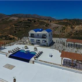 6 bedroom luxury villa with pool near Agia Pelagia, sleeps 12